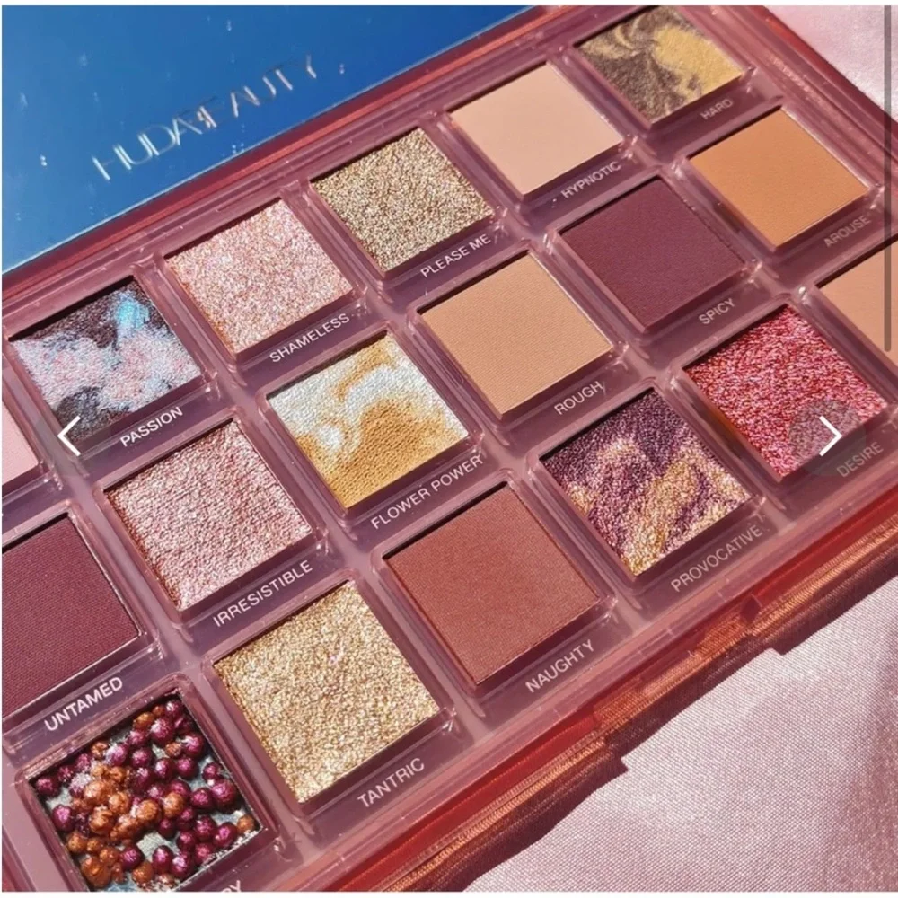 Naughty Nude Eyeshadow Palette - Picture 3 of 3